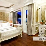Signature Halong Cruise