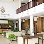 Valley Mountain Hotel