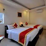 Full House Hotel