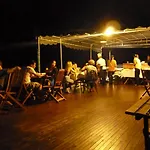 Garden Bay Premium Cruise