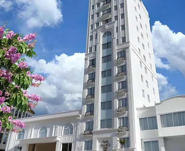 Khách sạn City Bay Palace