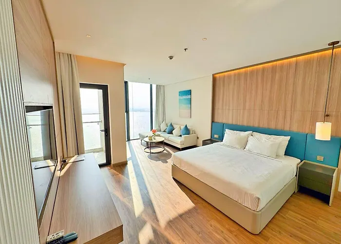 Alacarte Condo - Right On Beach - High Floor