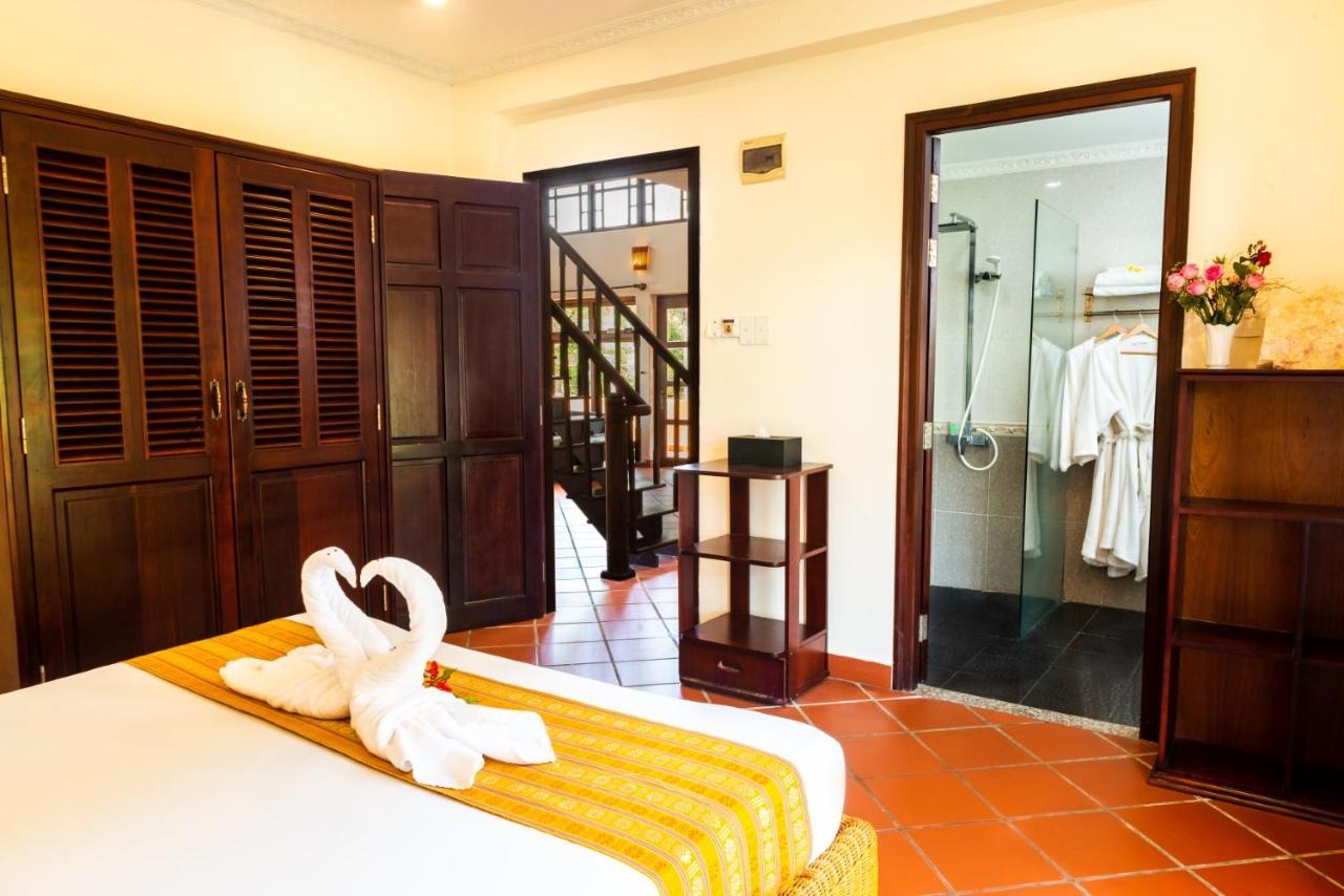 Resort White