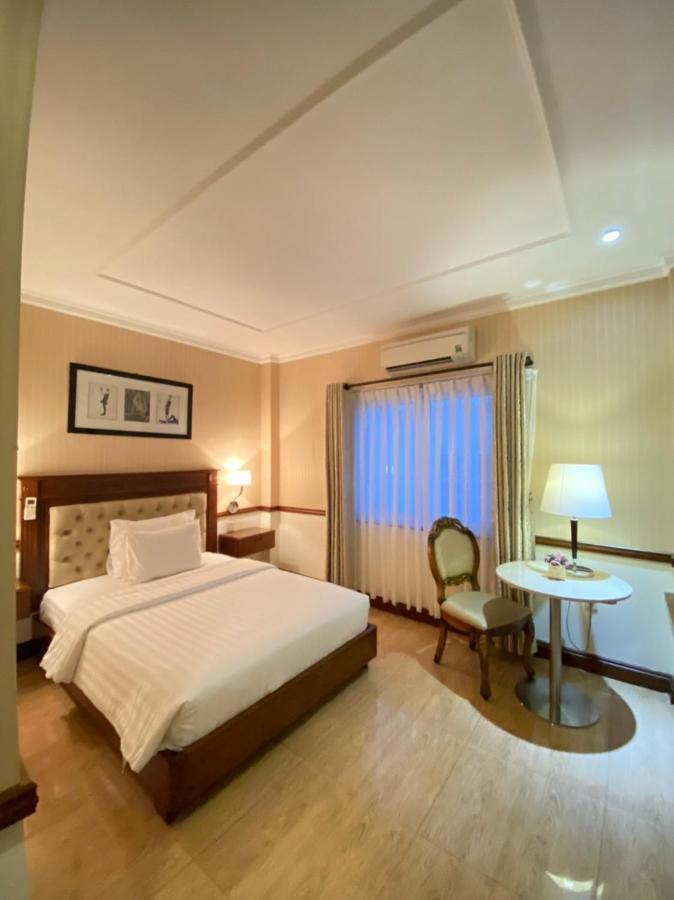 & Residences Swimming Pool Aparthotel Ho Chi Minh City