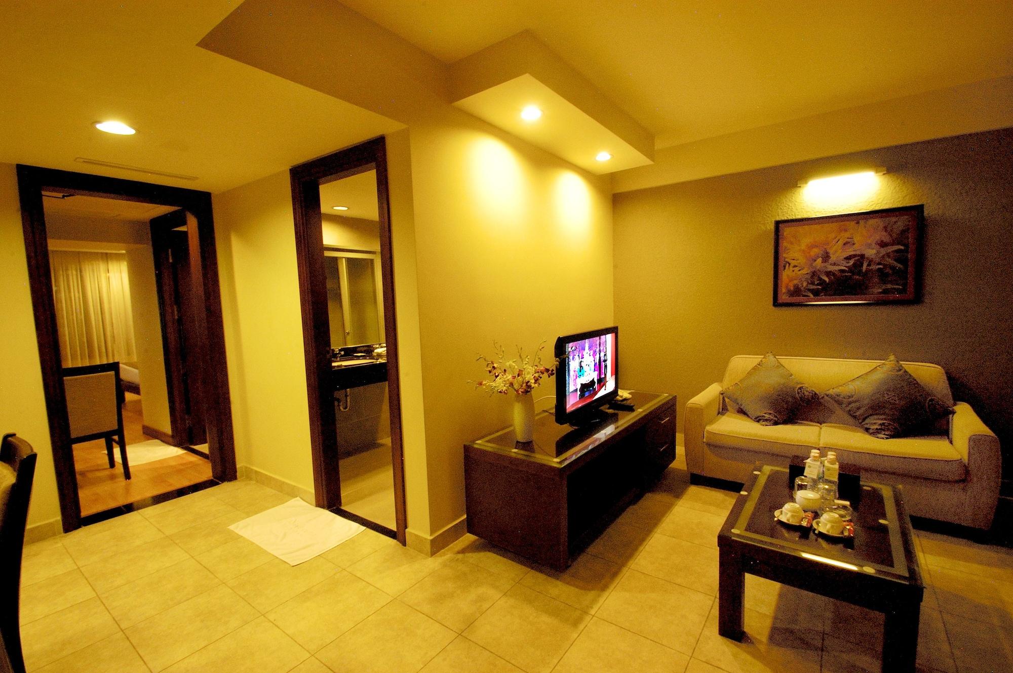 Paradise Hotel 3*