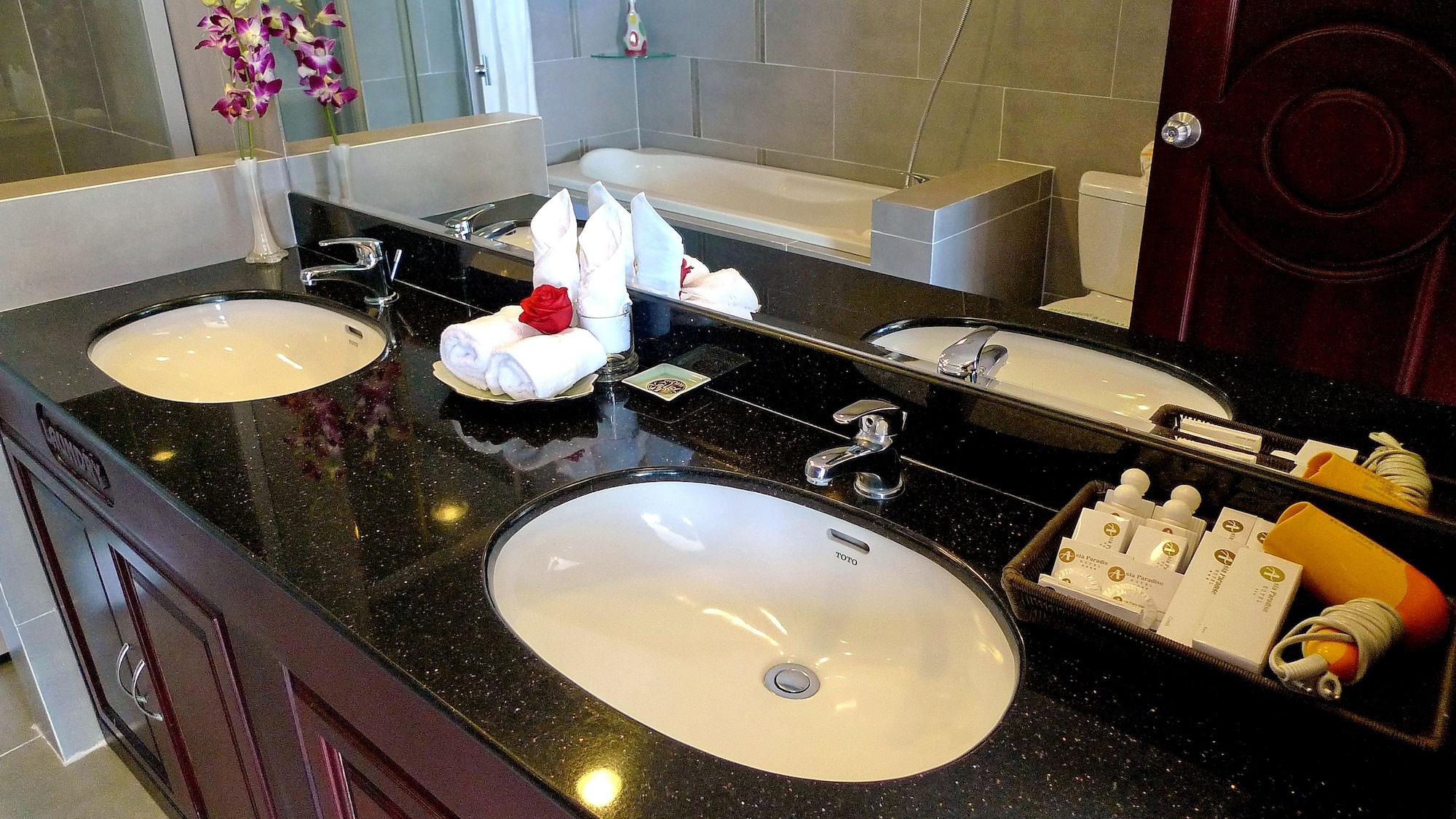 Paradise Hotel 3*