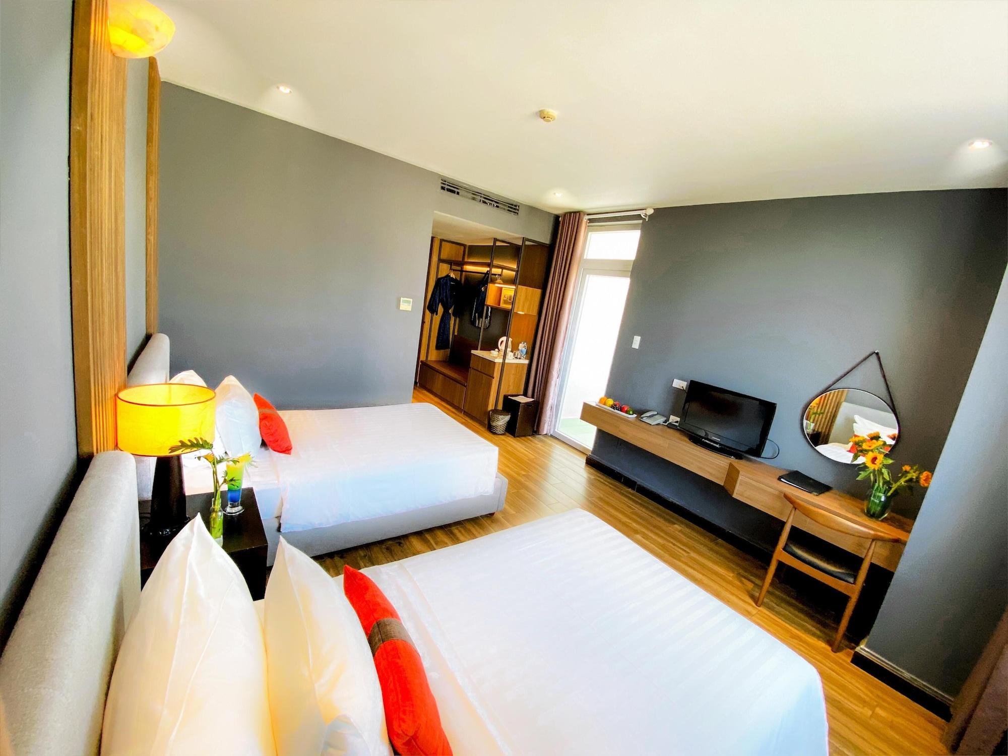 Hotel The Light 4*