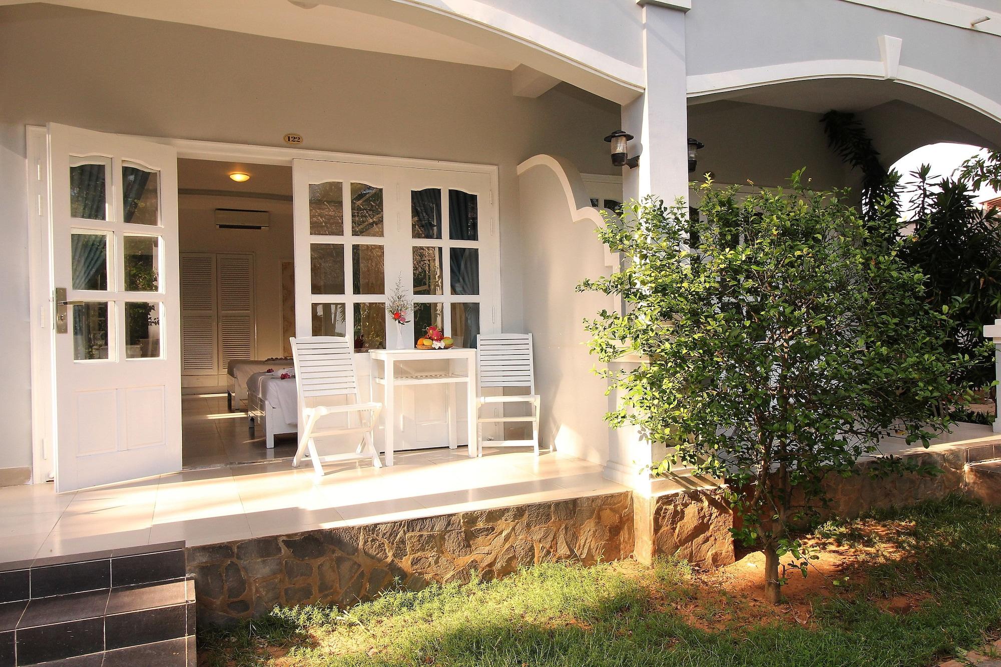 Little Paris Resort 4*