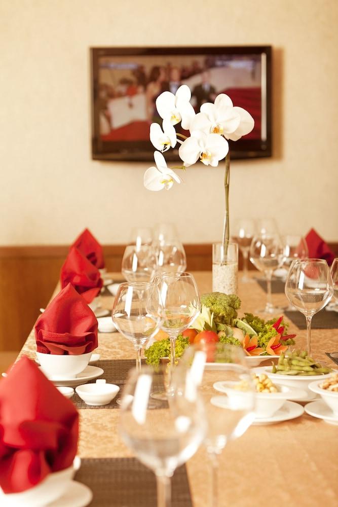 Liberty Saigon Parkview Hotel 3*