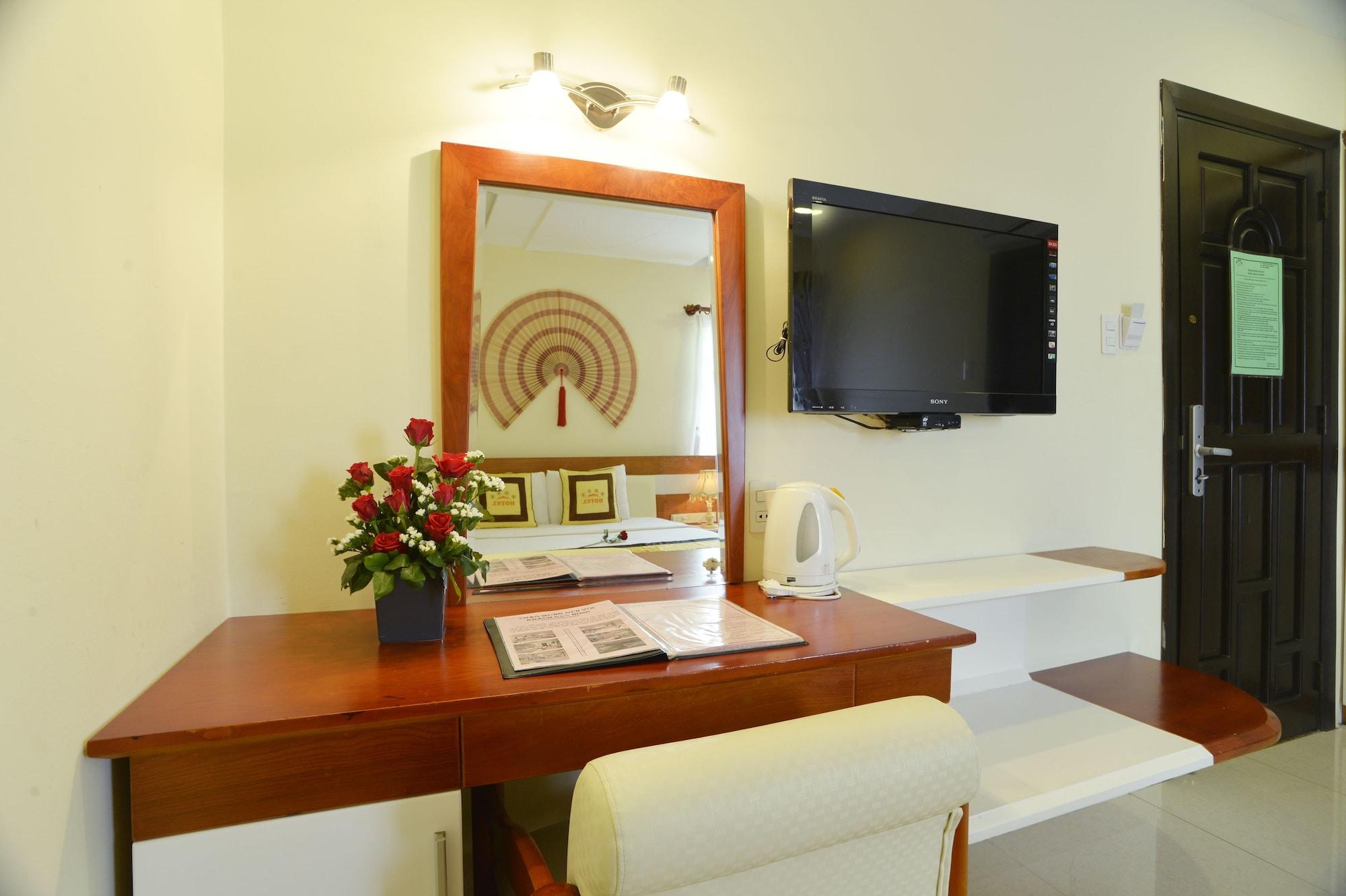 Boss Palace Khách sạn 3*