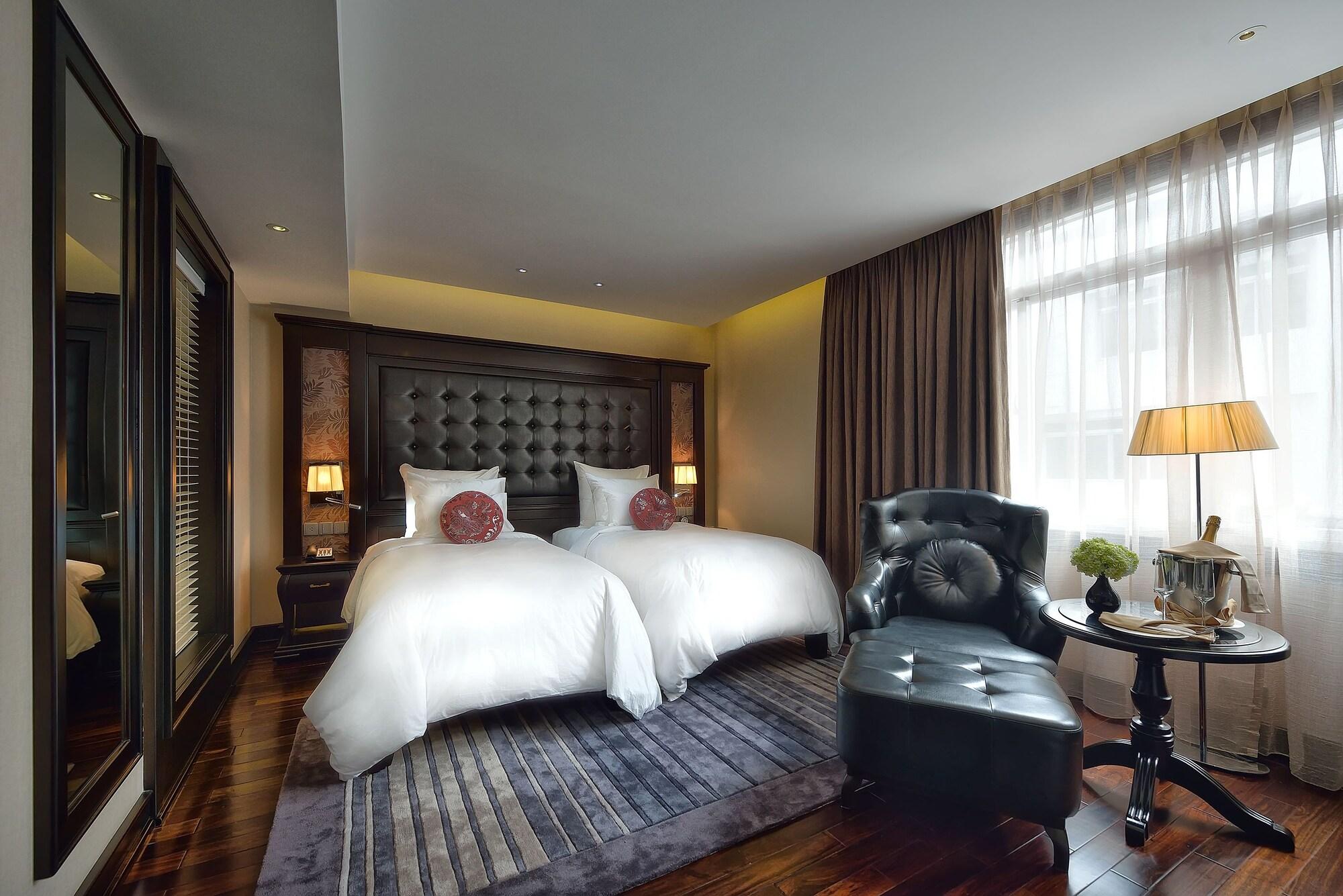 Paradise Hotel