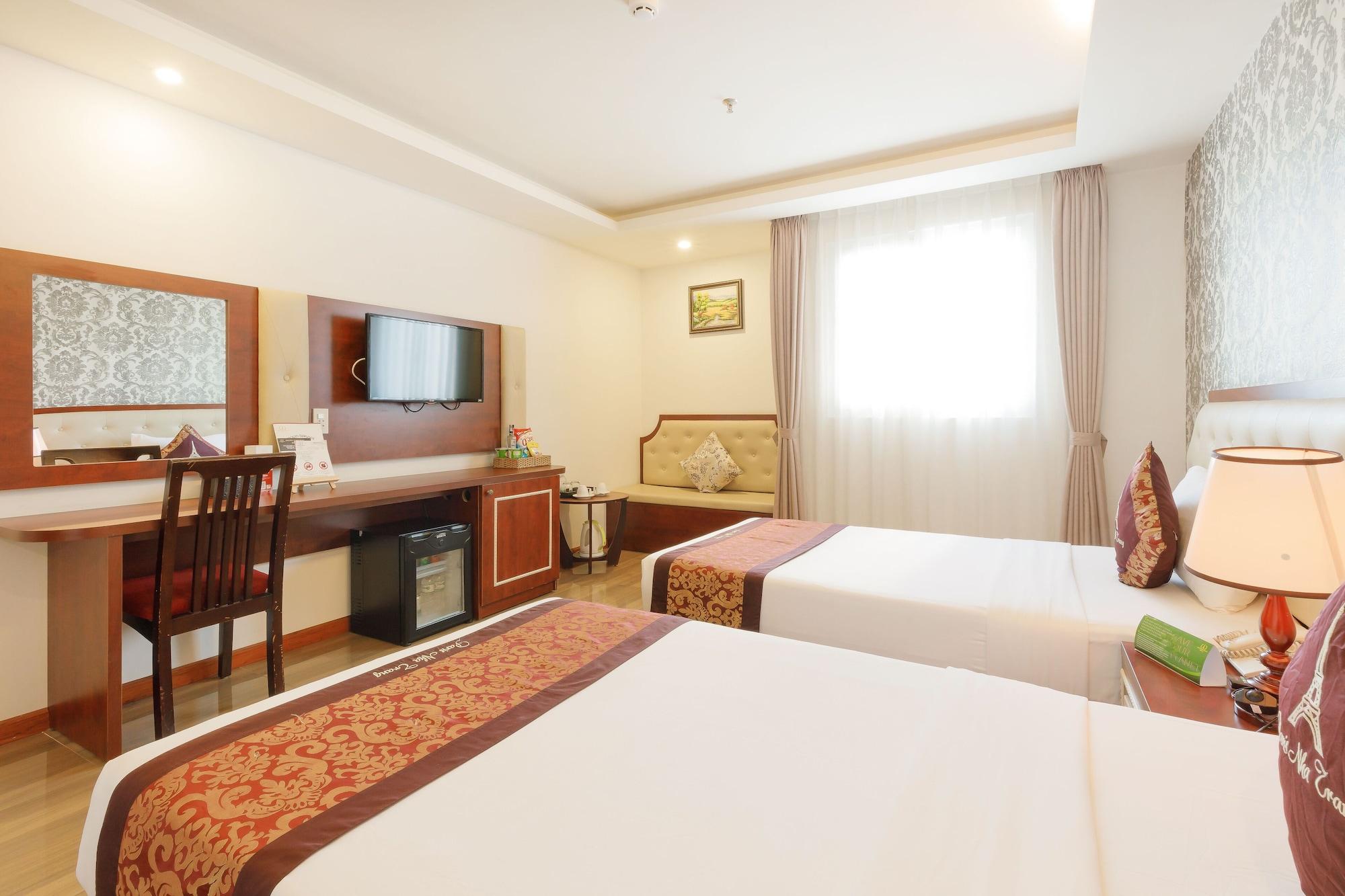 Paris Khách sạn 4*