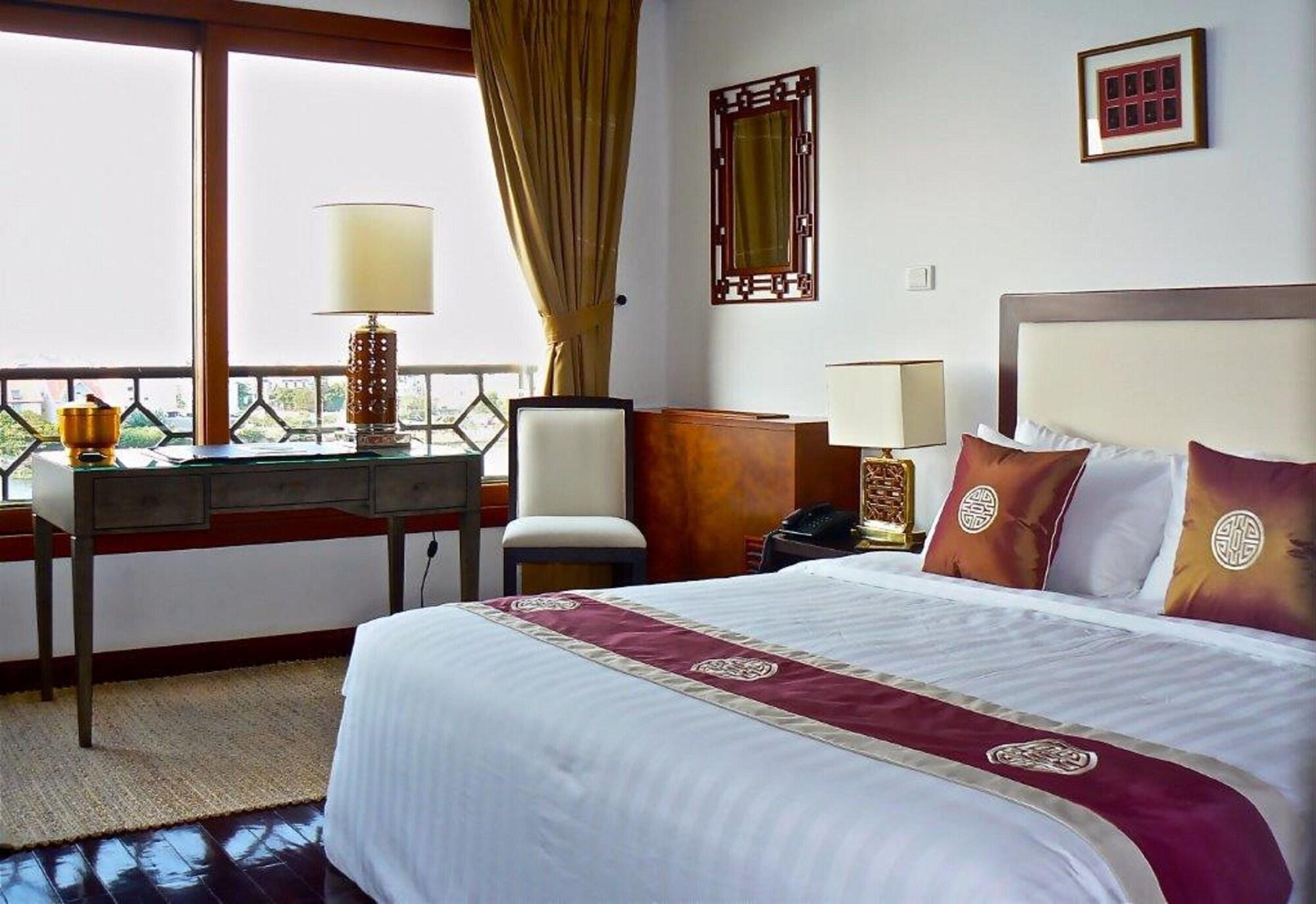 Saigon Domaine Luxury Residences 5*