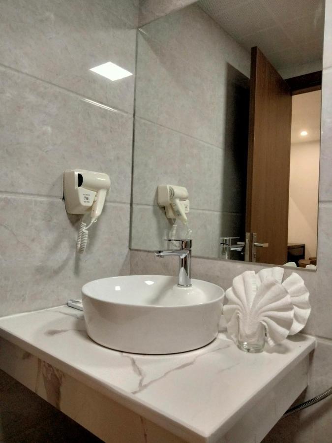 Golden Palm Halong 3* Ha Long