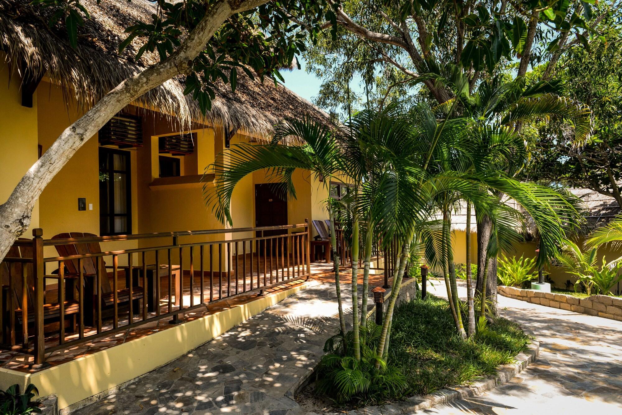 Resort White 4*