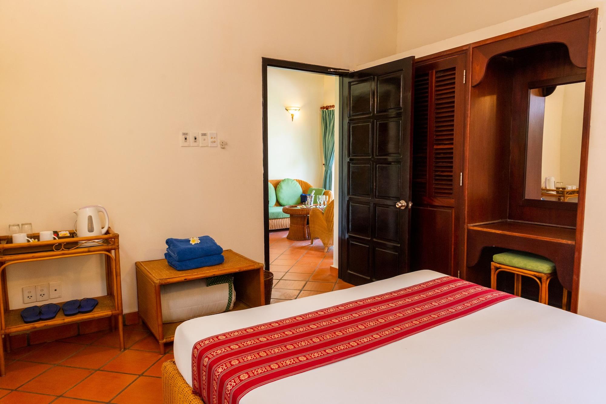 Resort White 4*