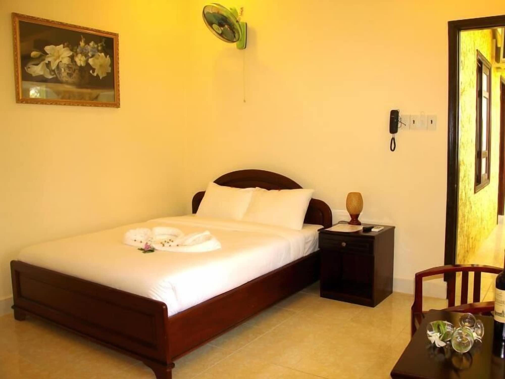 Nang Hon Rom Hotel 3*