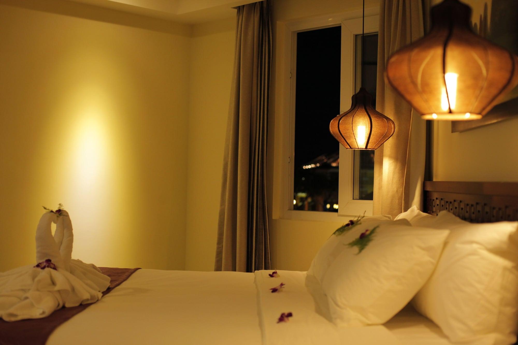 Hotel River 4*