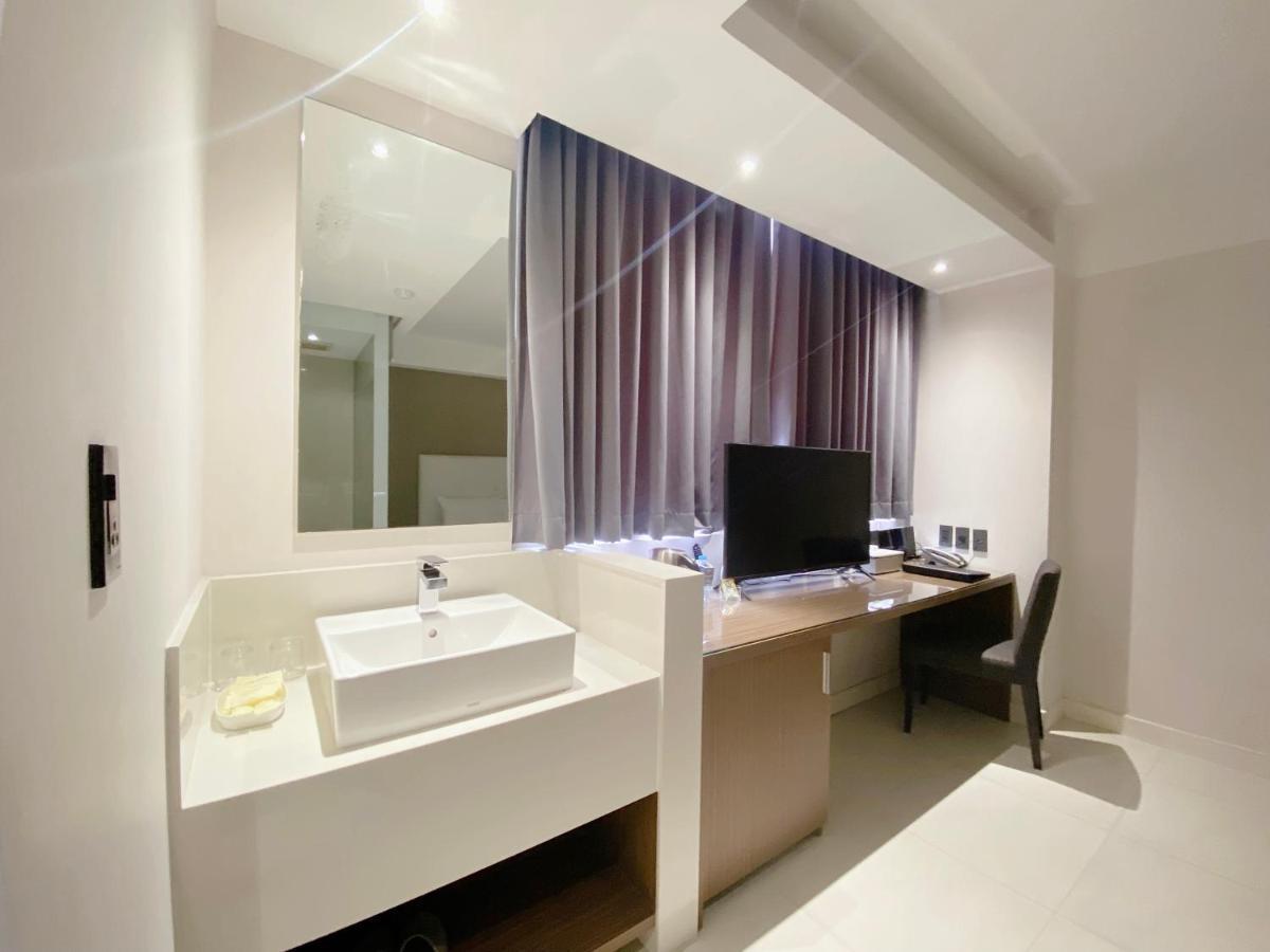 The Luxe 3*