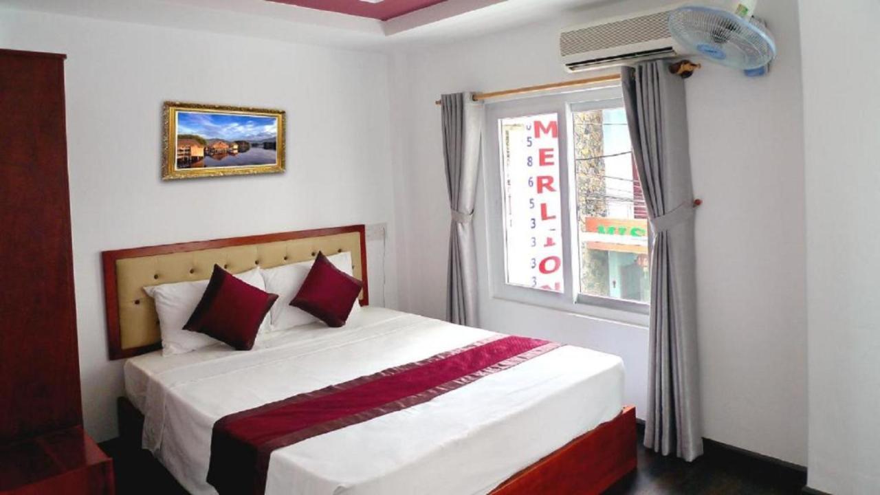 Merlion Hotel
