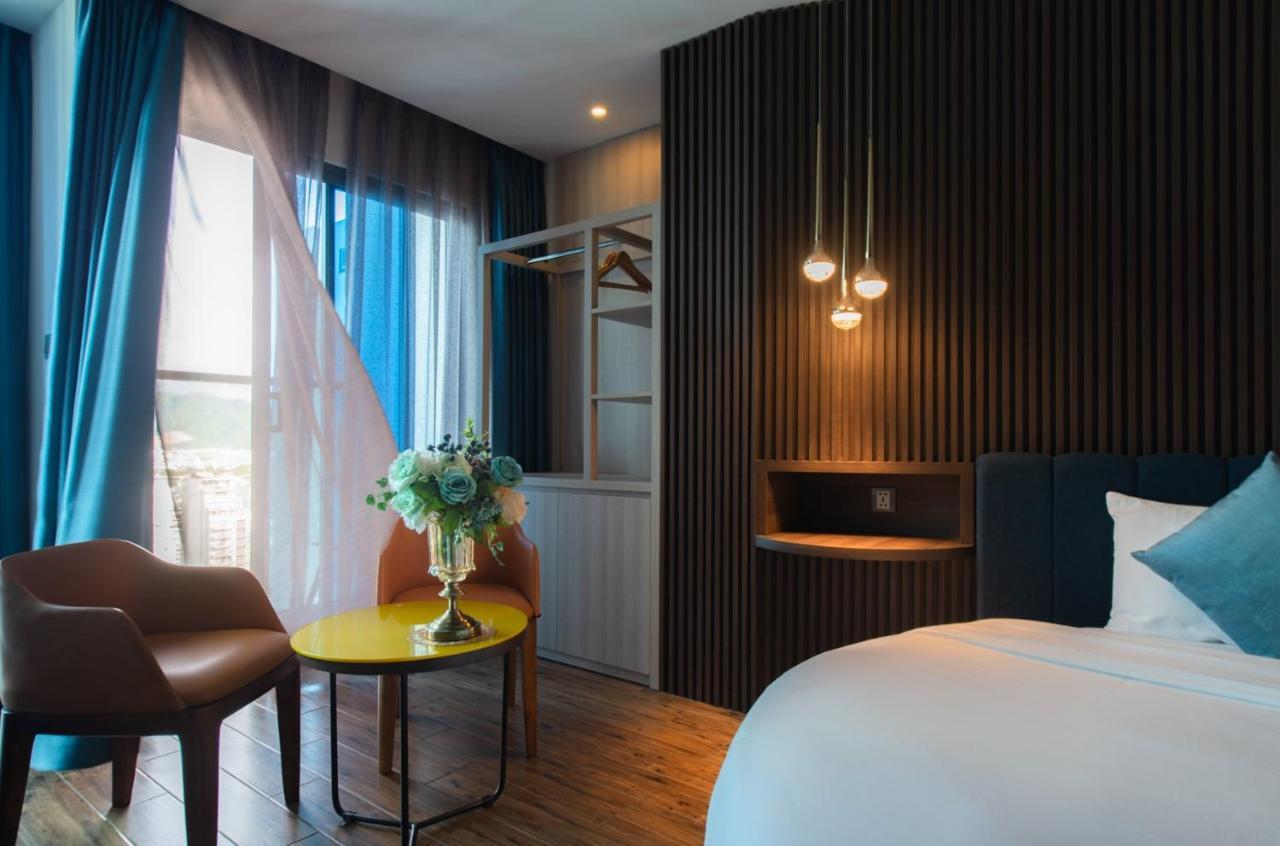 Aaron Hotel