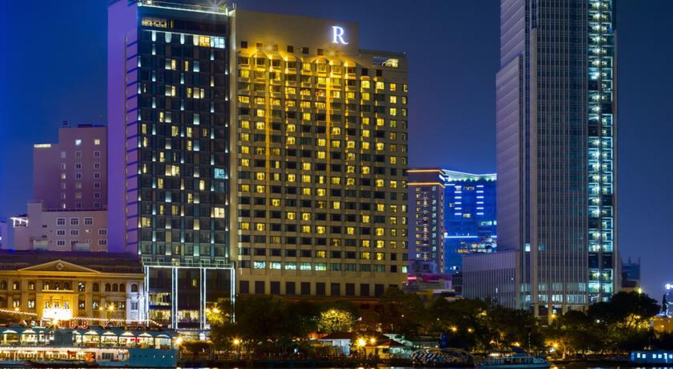 Hotel Renaissance Riverside Saigon 5*