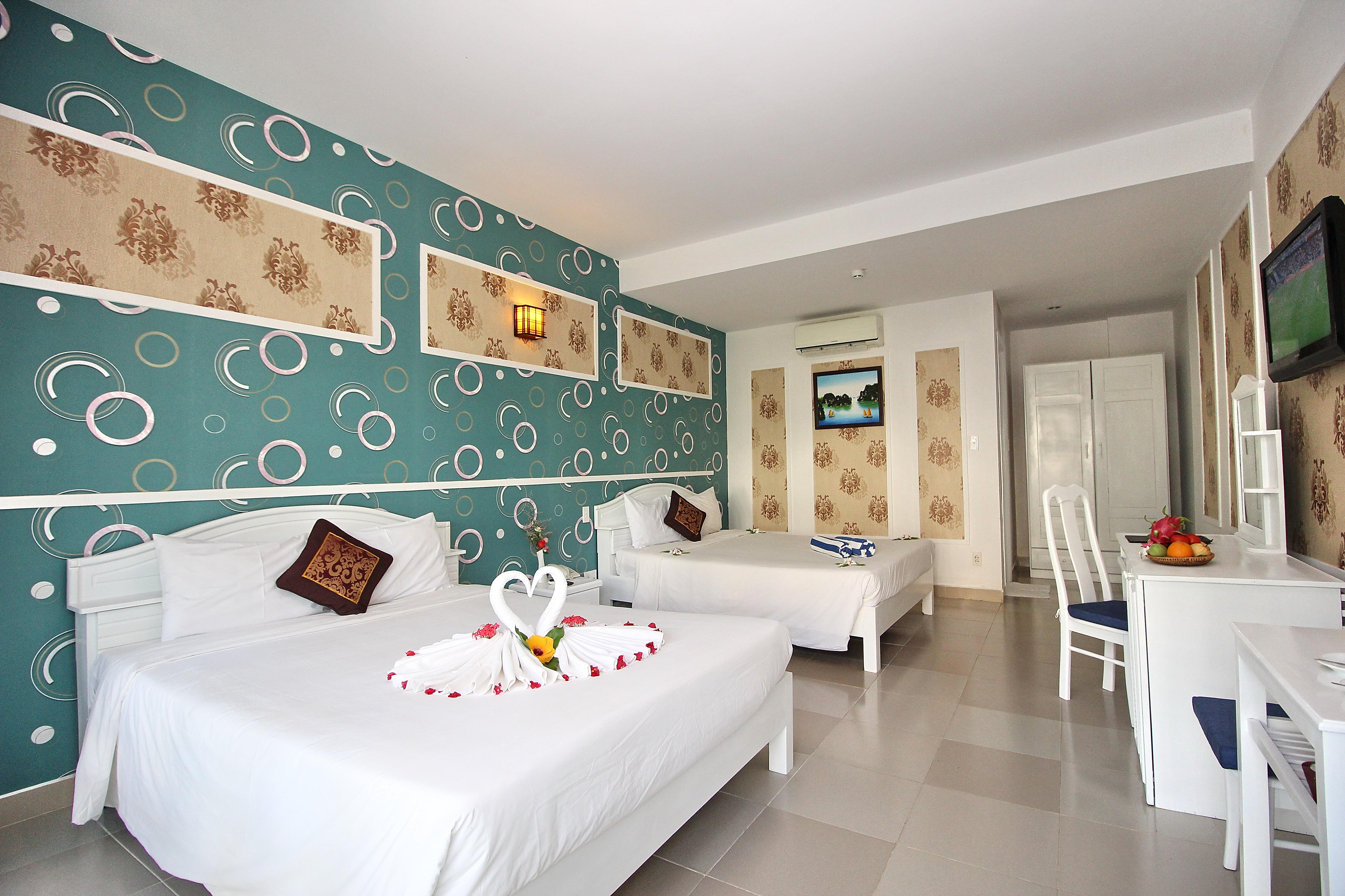 Little Paris Resort