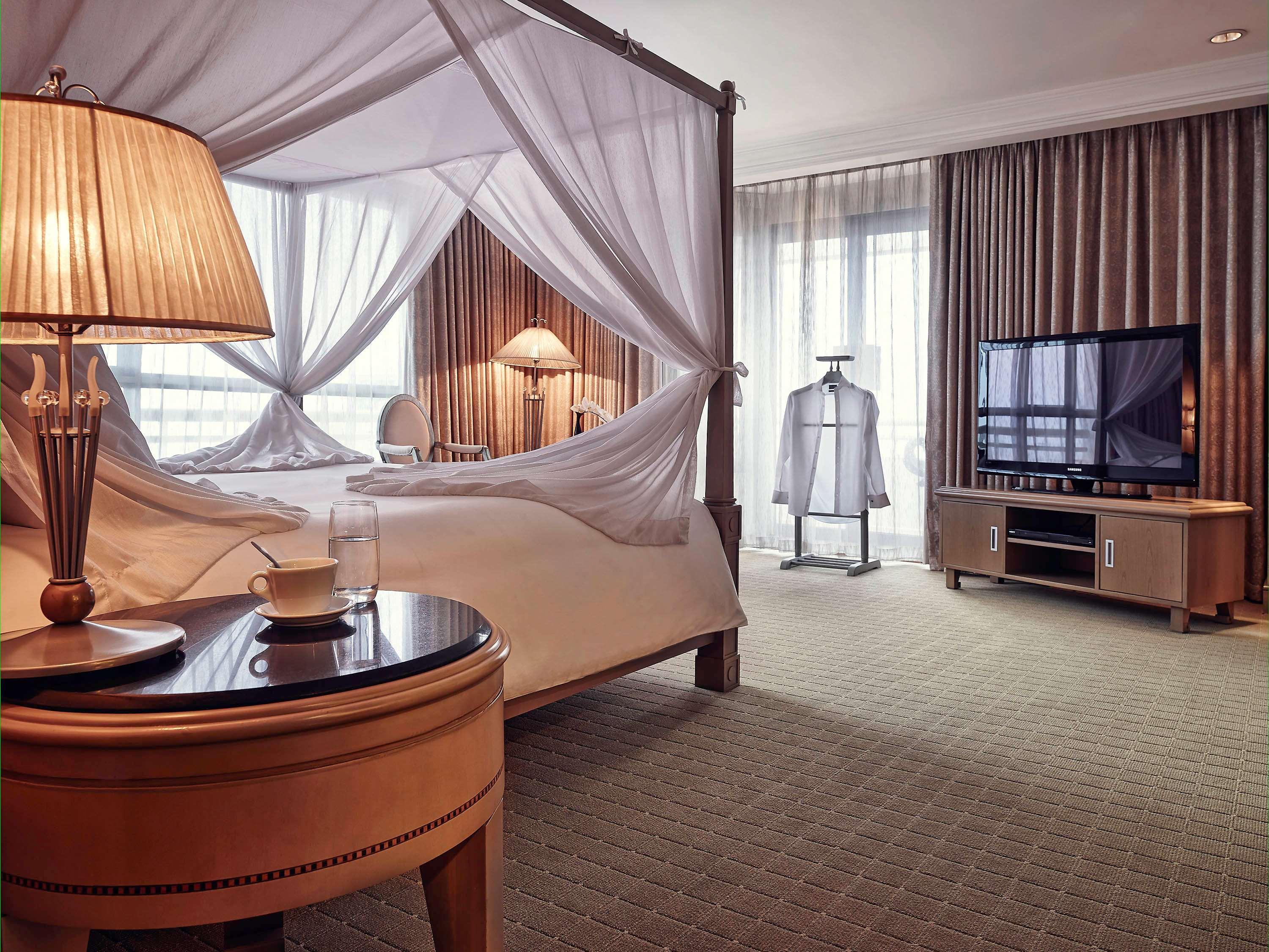 Khách sạn Sofitel Saigon Plaza