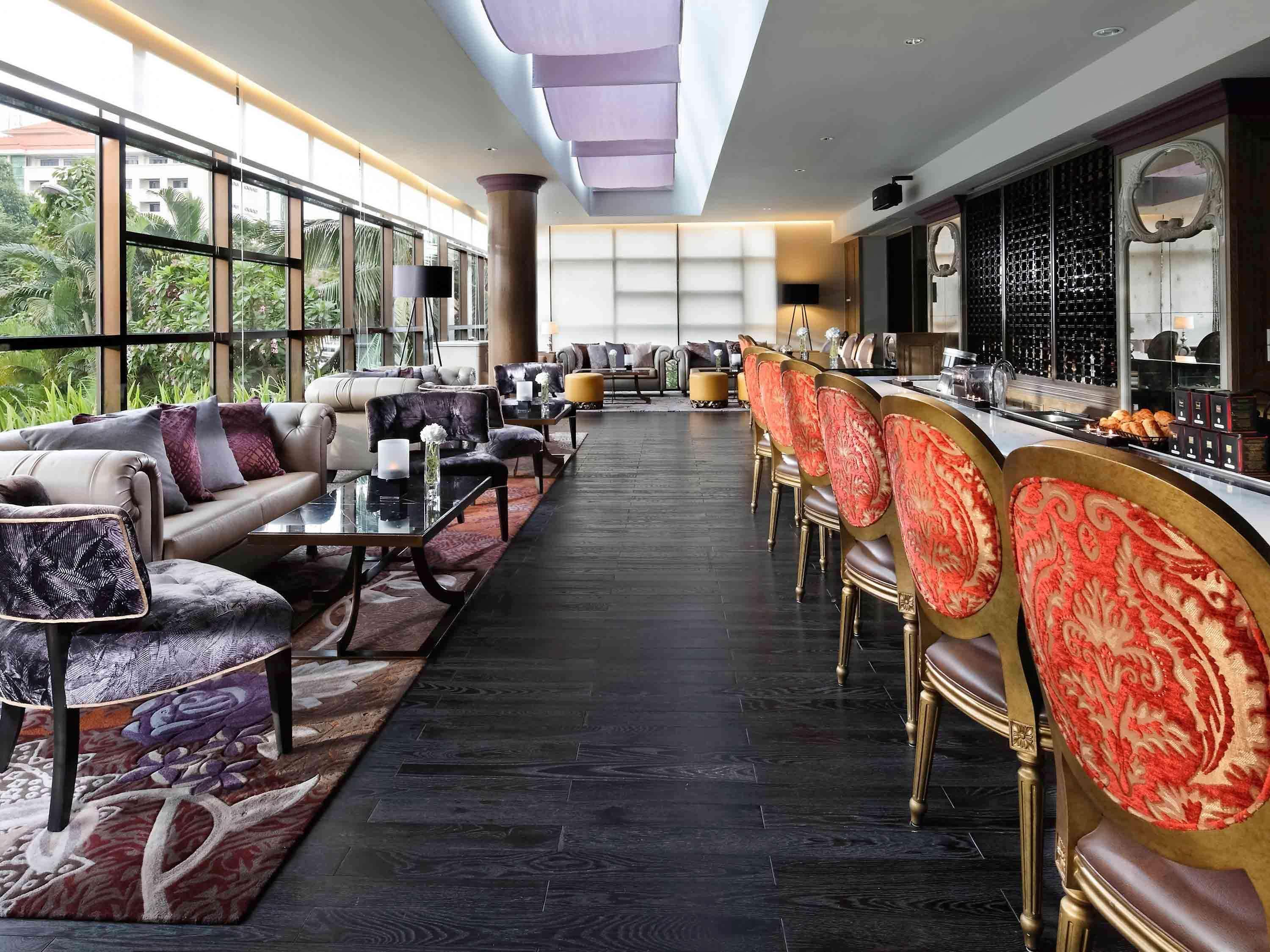 Sofitel Saigon Plaza Khách sạn 5*