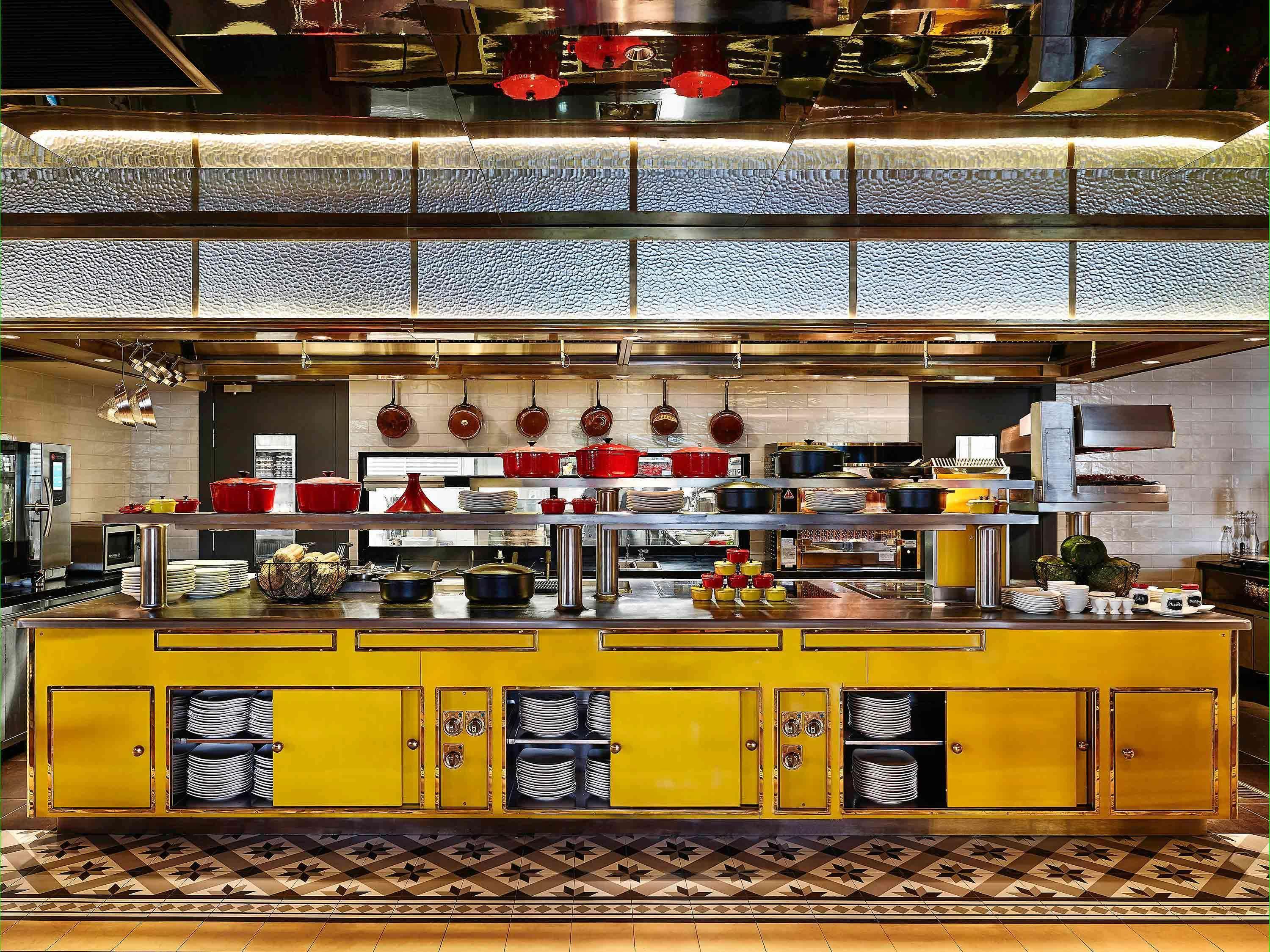 Sofitel Saigon Plaza Khách sạn 5*