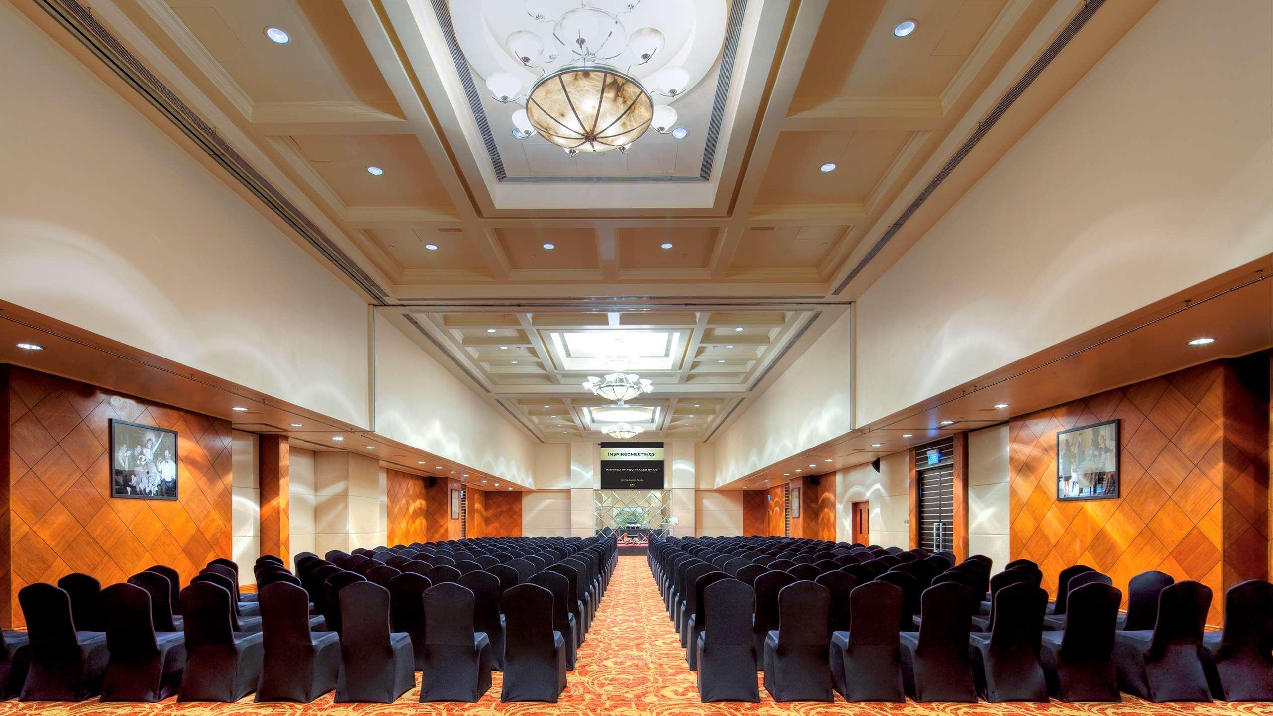 Sofitel Saigon Plaza Khách sạn 5*