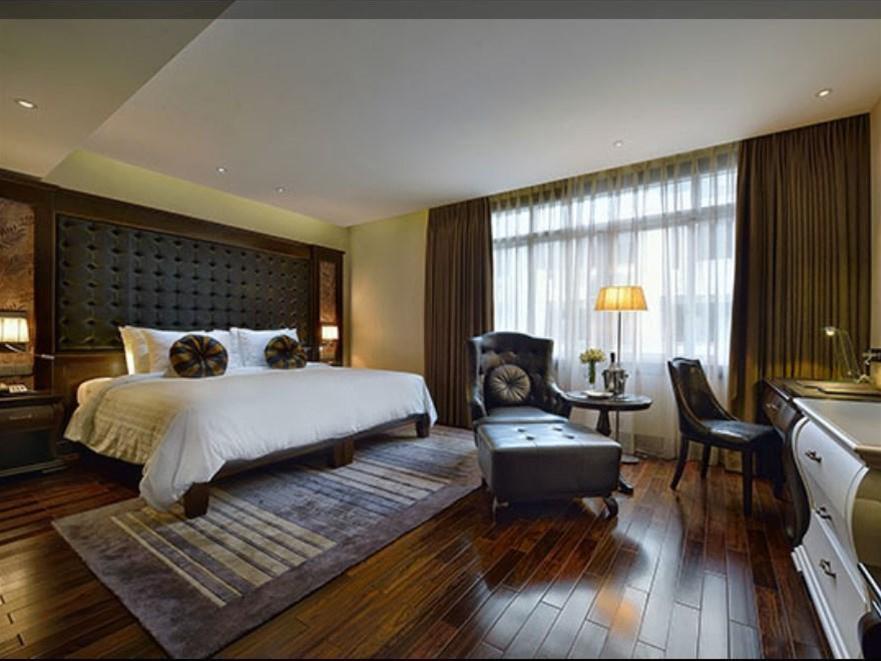 Paradise Hotel