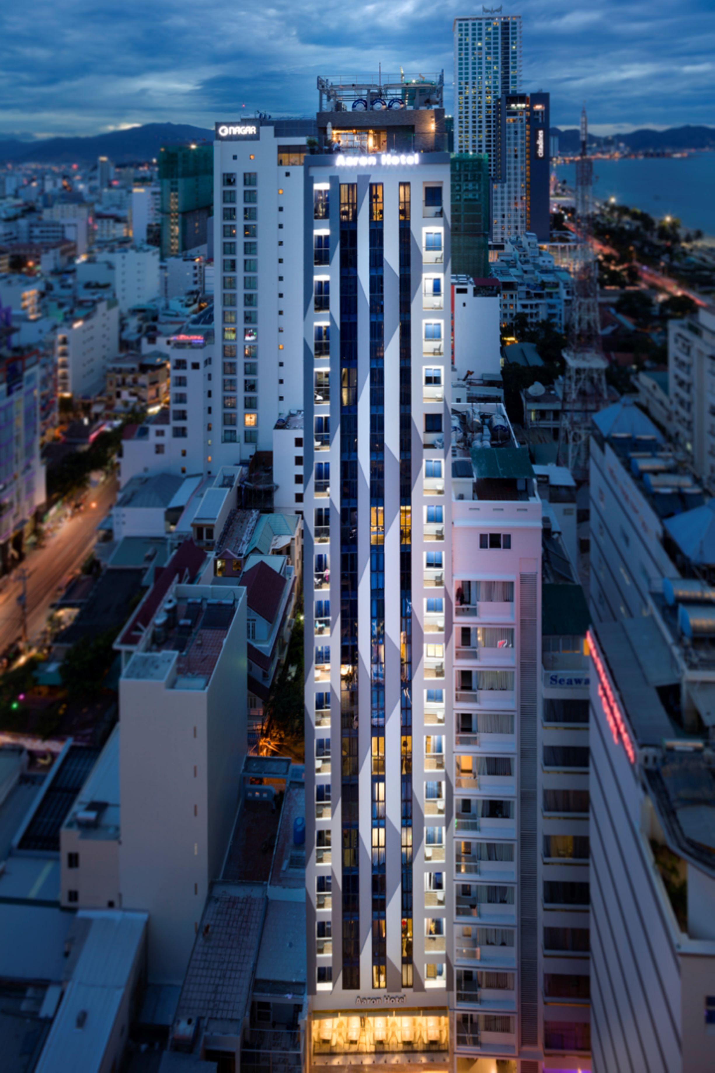 Aaron Hotel