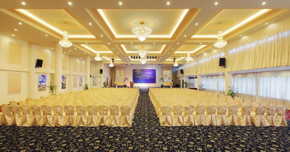 Khách sạn First 4*