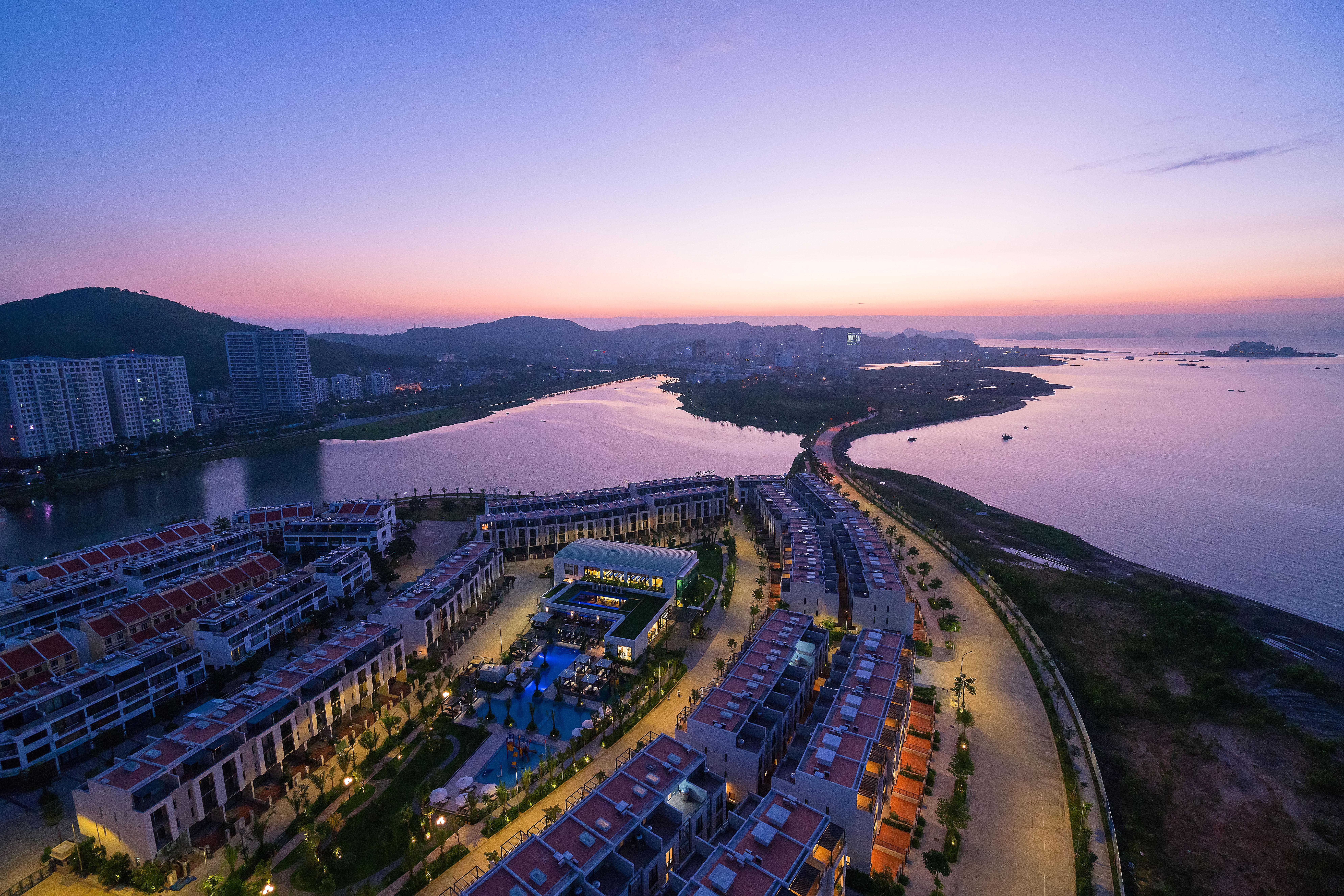 Royal Lotus & Ha Long