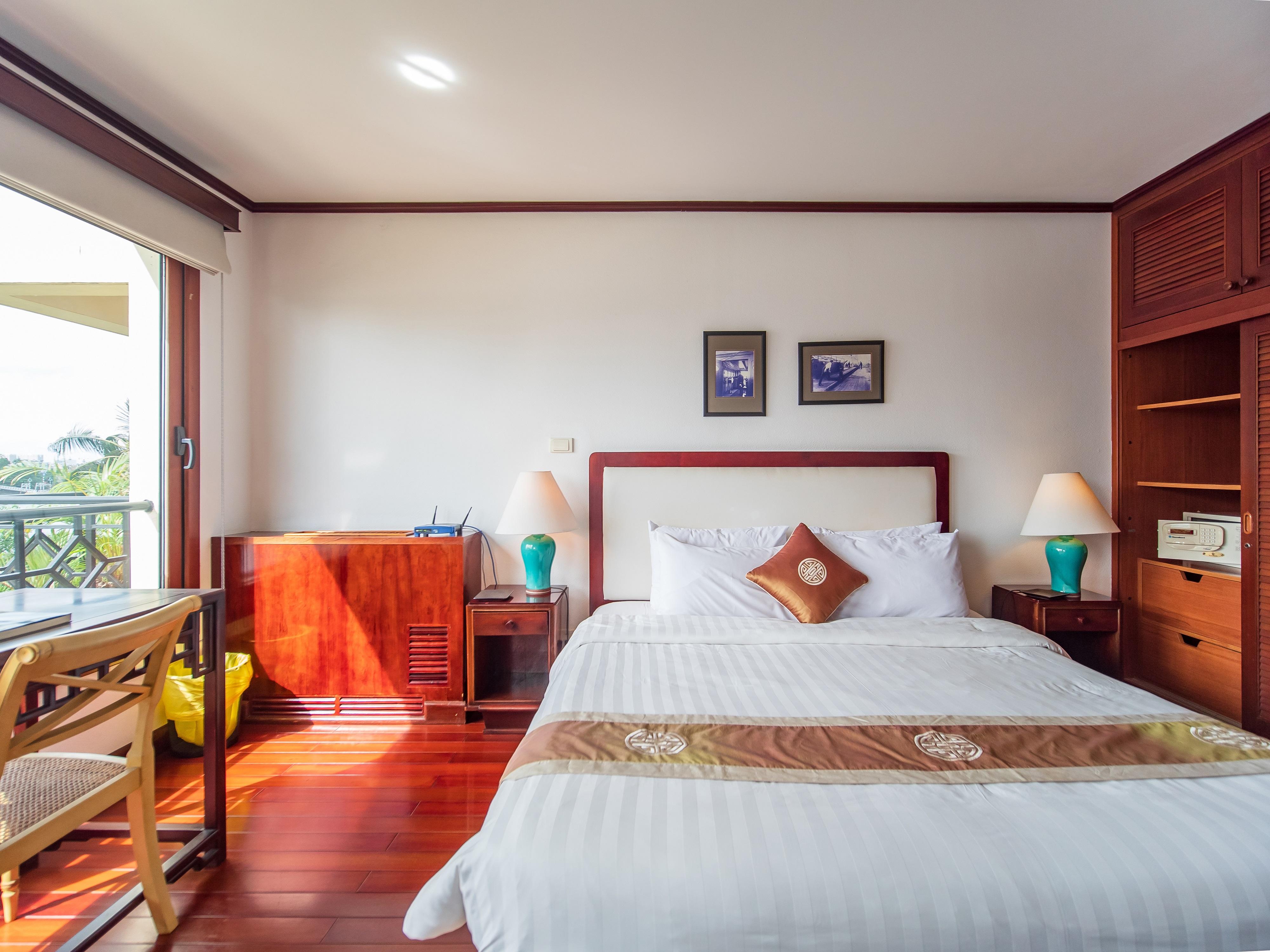Khách sạn hẻo lánh Sài Gòn Domaine Luxury Residences 5*