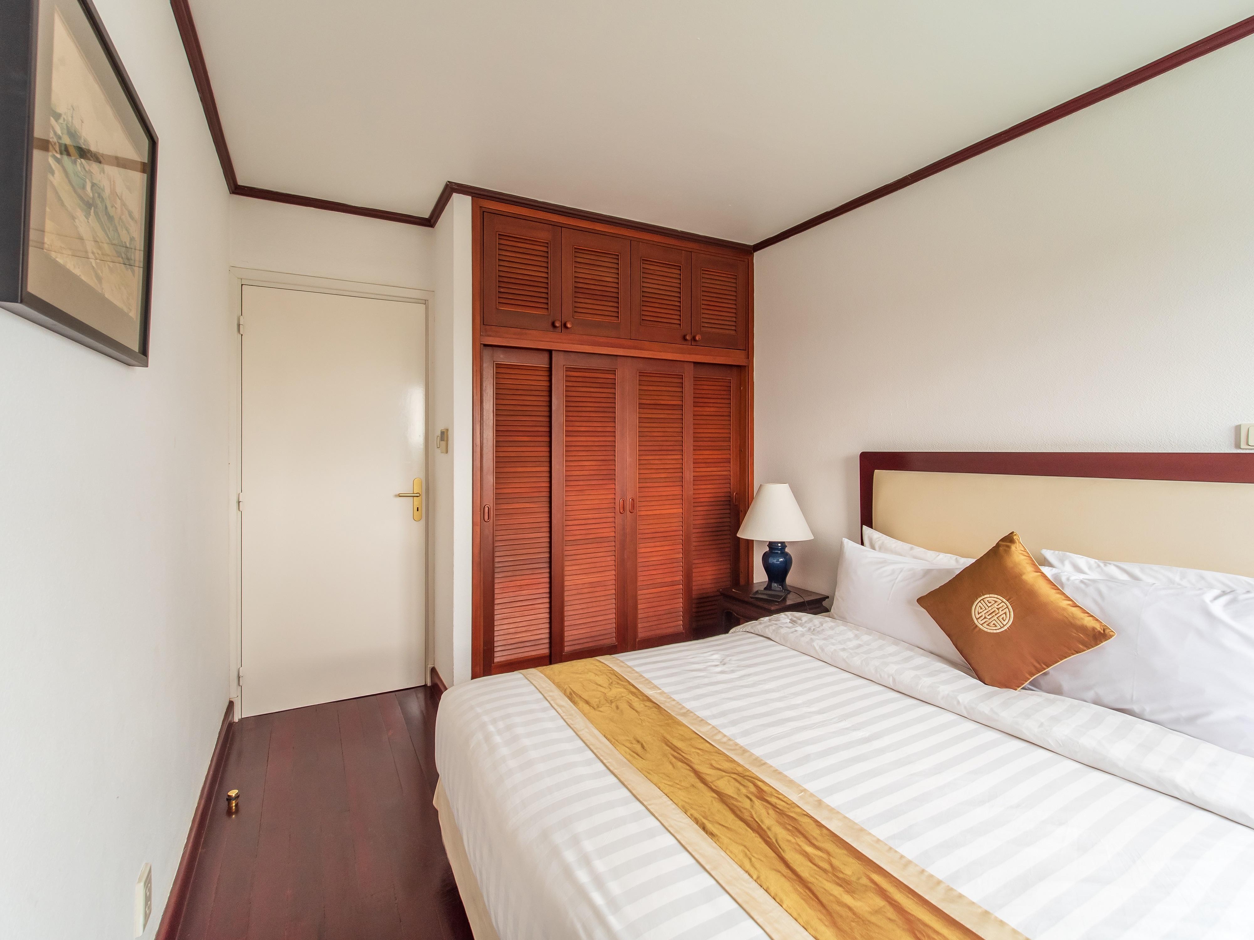 Khách sạn hẻo lánh Sài Gòn Domaine Luxury Residences 5*