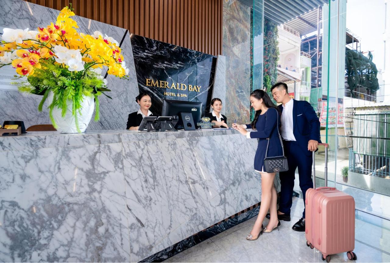 Và Emerald Bay Khách sạn