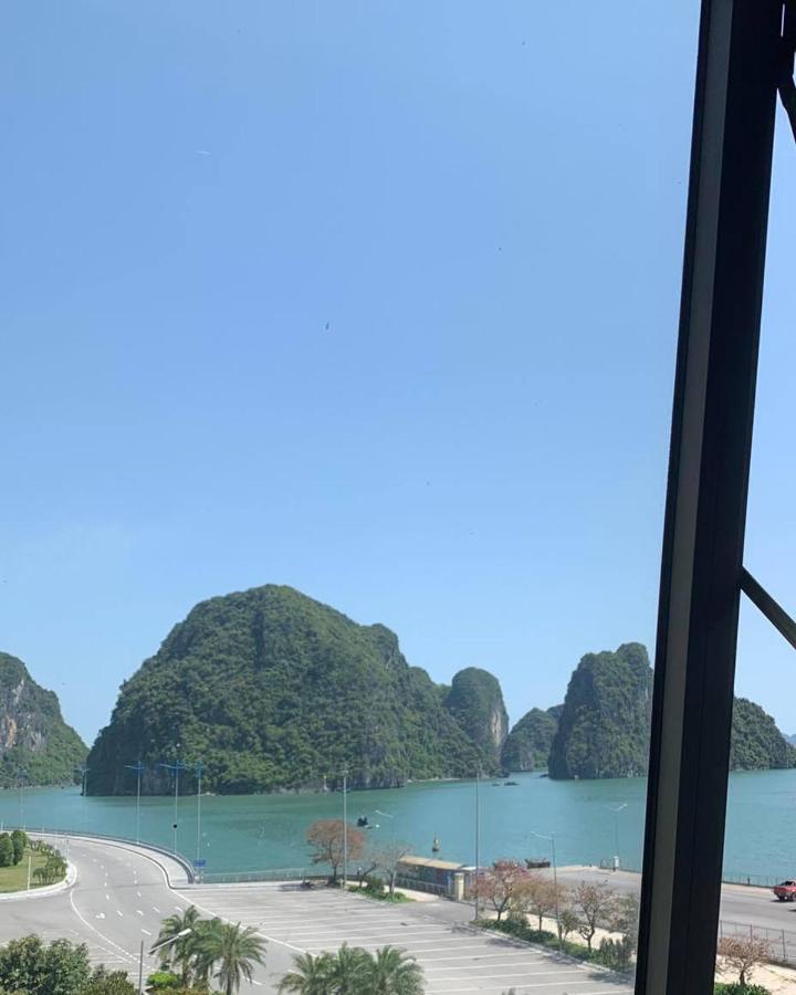 Hotel The Confetti Ha Long