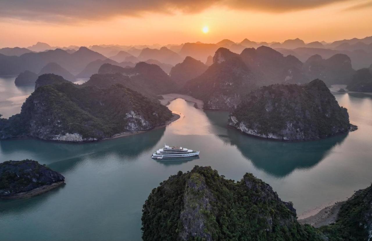 Botel Elite Of The Seas 5*