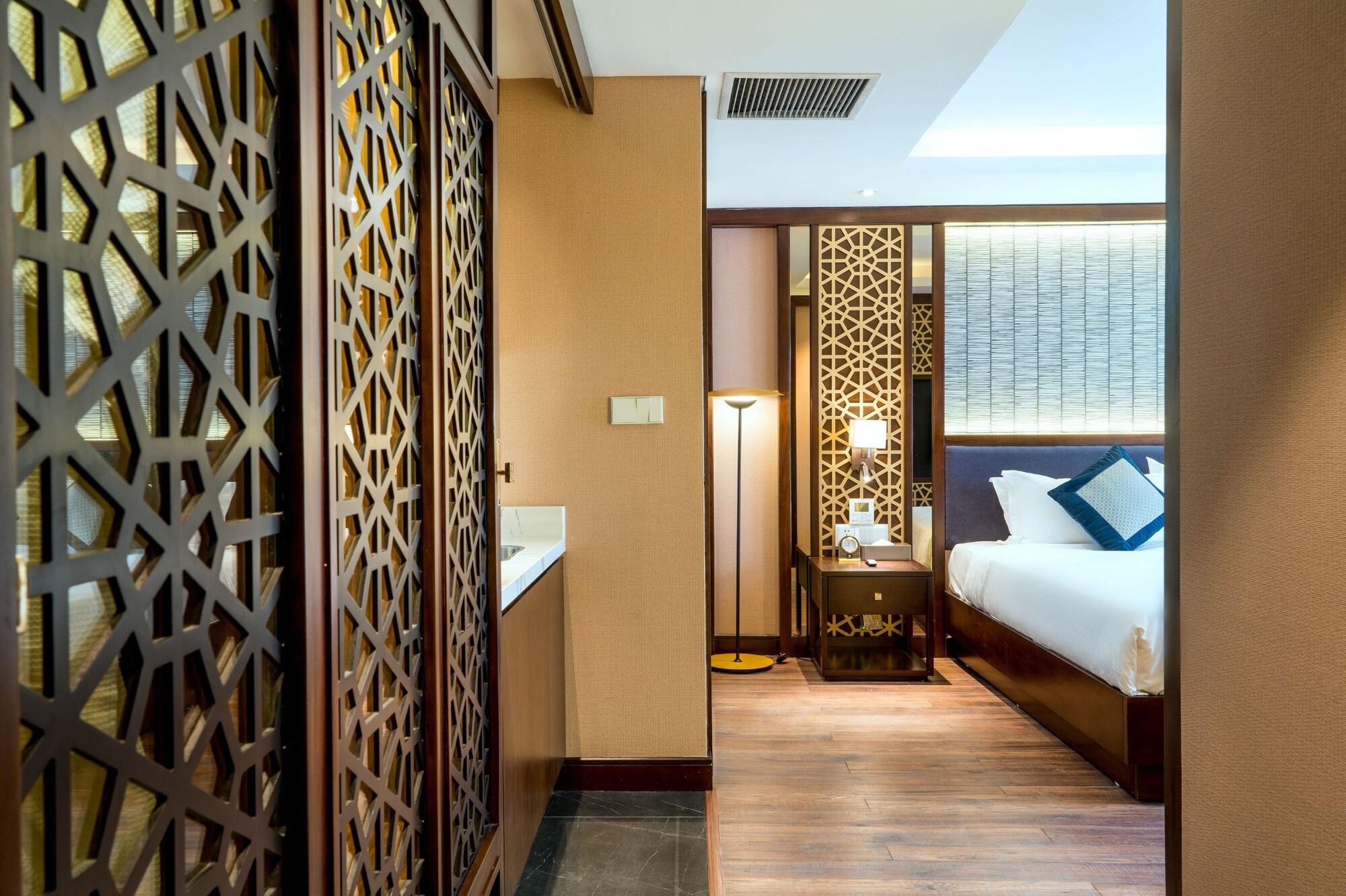 Conifer Grand Khách sạn Hà Nội
