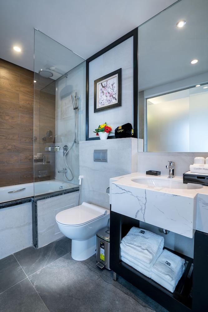Conifer Grand Khách sạn