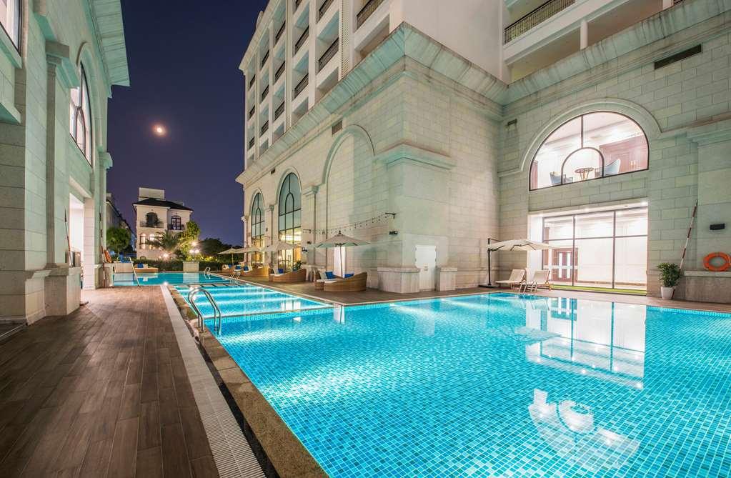 Hotel Melia Vinpearl Phong Rivera