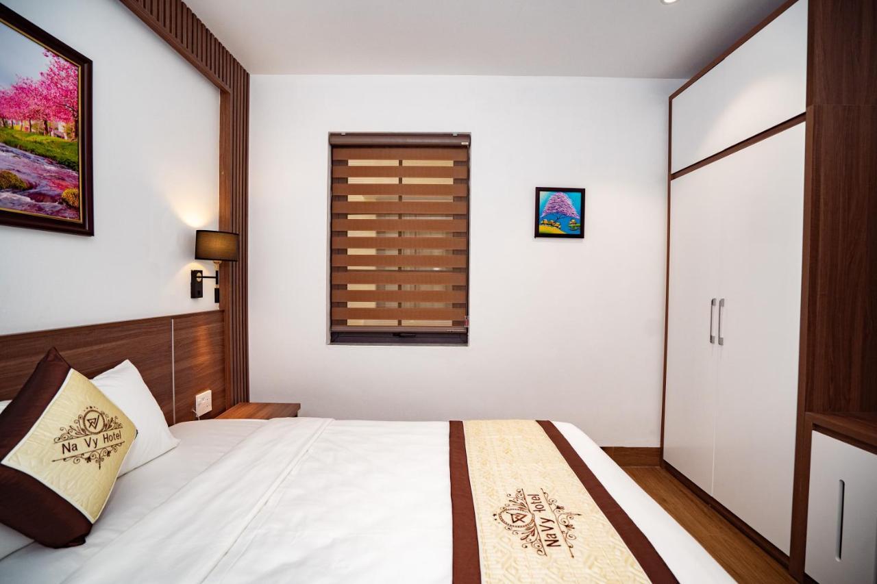 Navy Hotel *