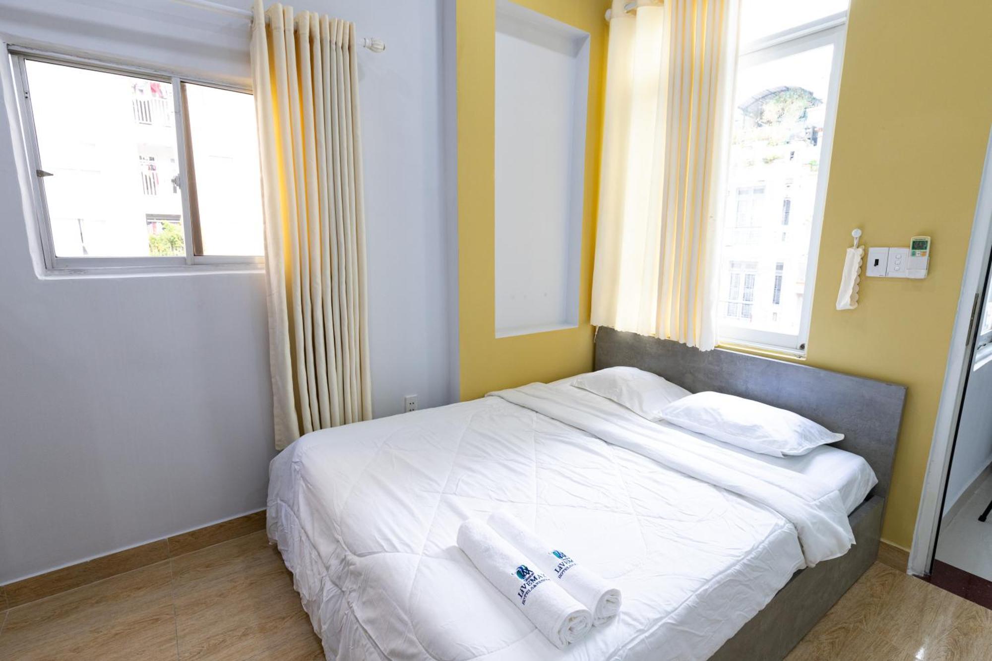 Apartment Sunny Big Window Near Airport Ho Chi Minh City