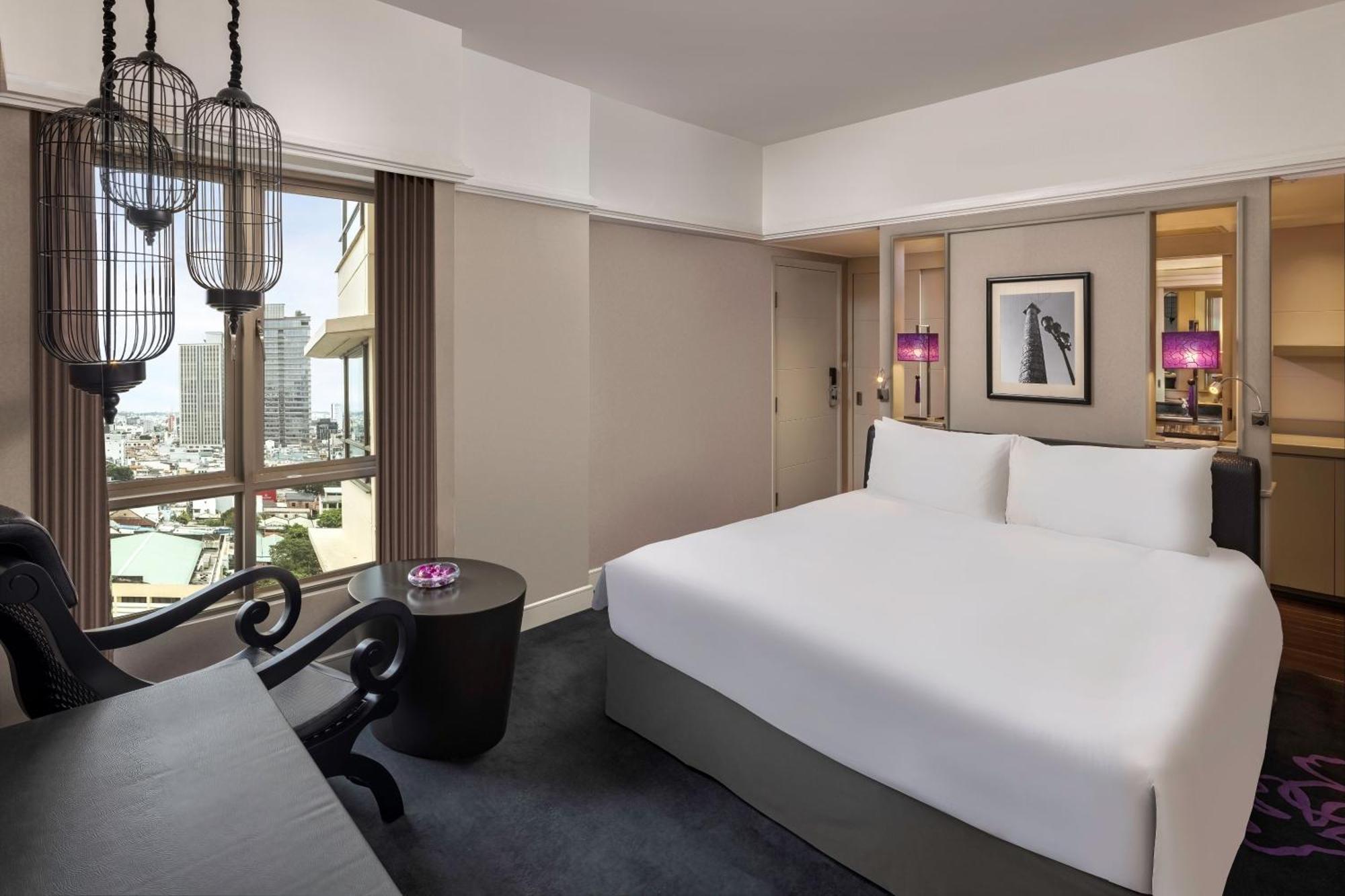 Sofitel Saigon Plaza Khách sạn 5*