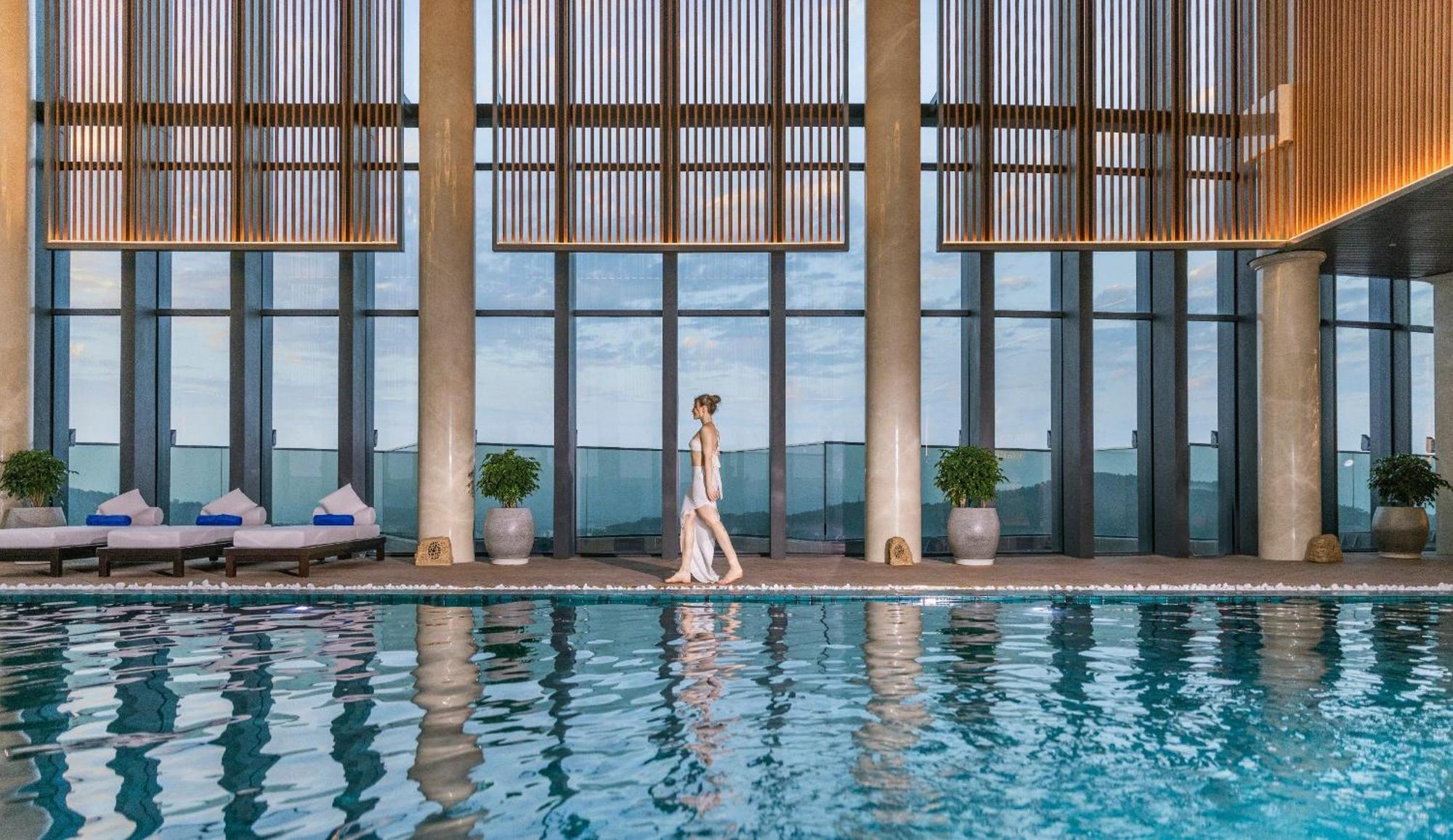 Hotel Radisson Blu Ha Long Bay 5*