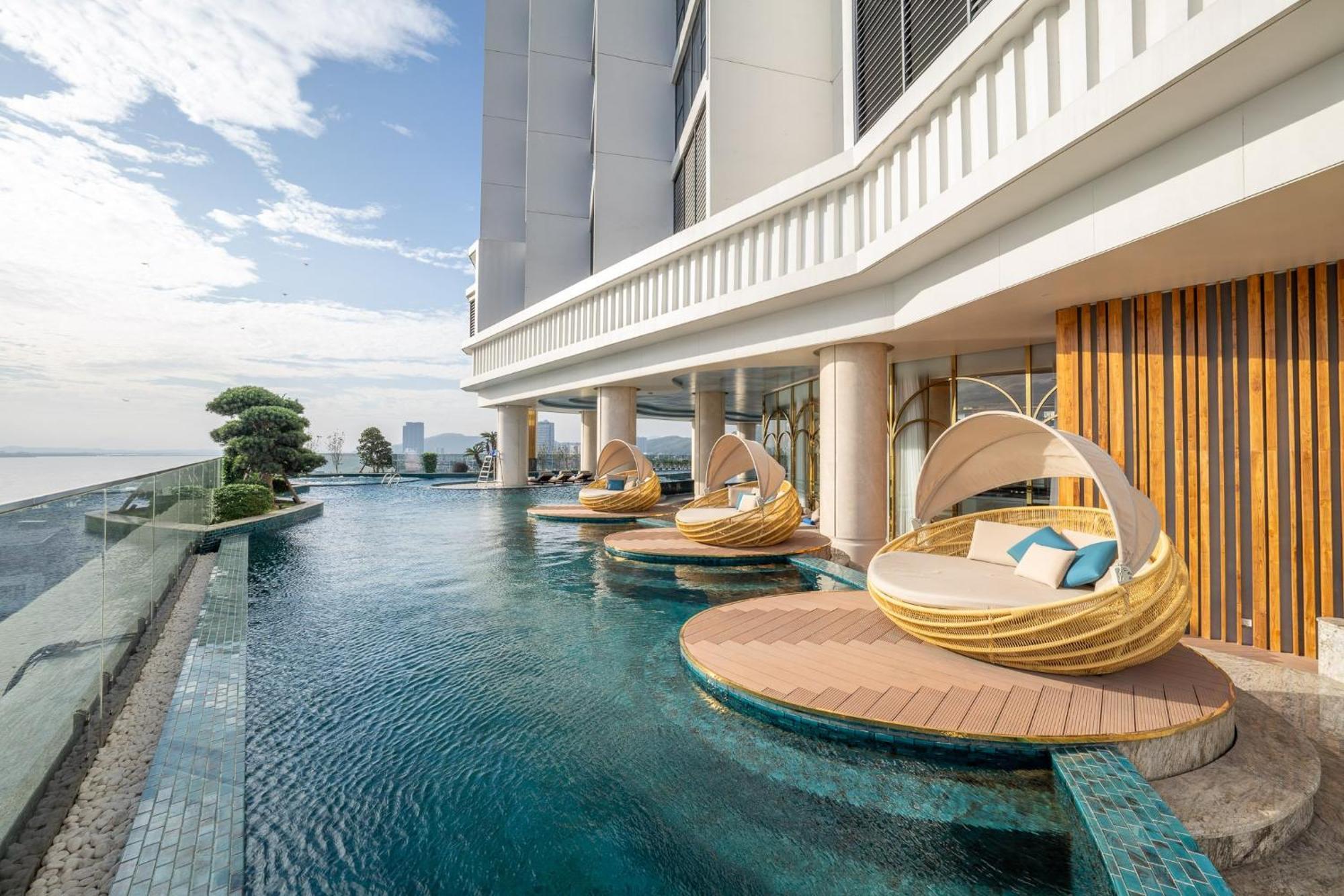 Radisson Blu Ha Long Bay Hotel