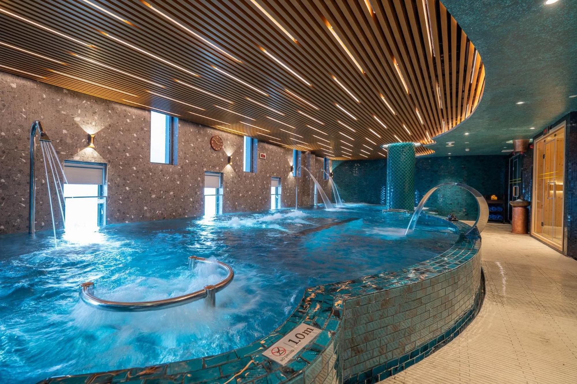 Radisson Blu Ha Long Bay 5*