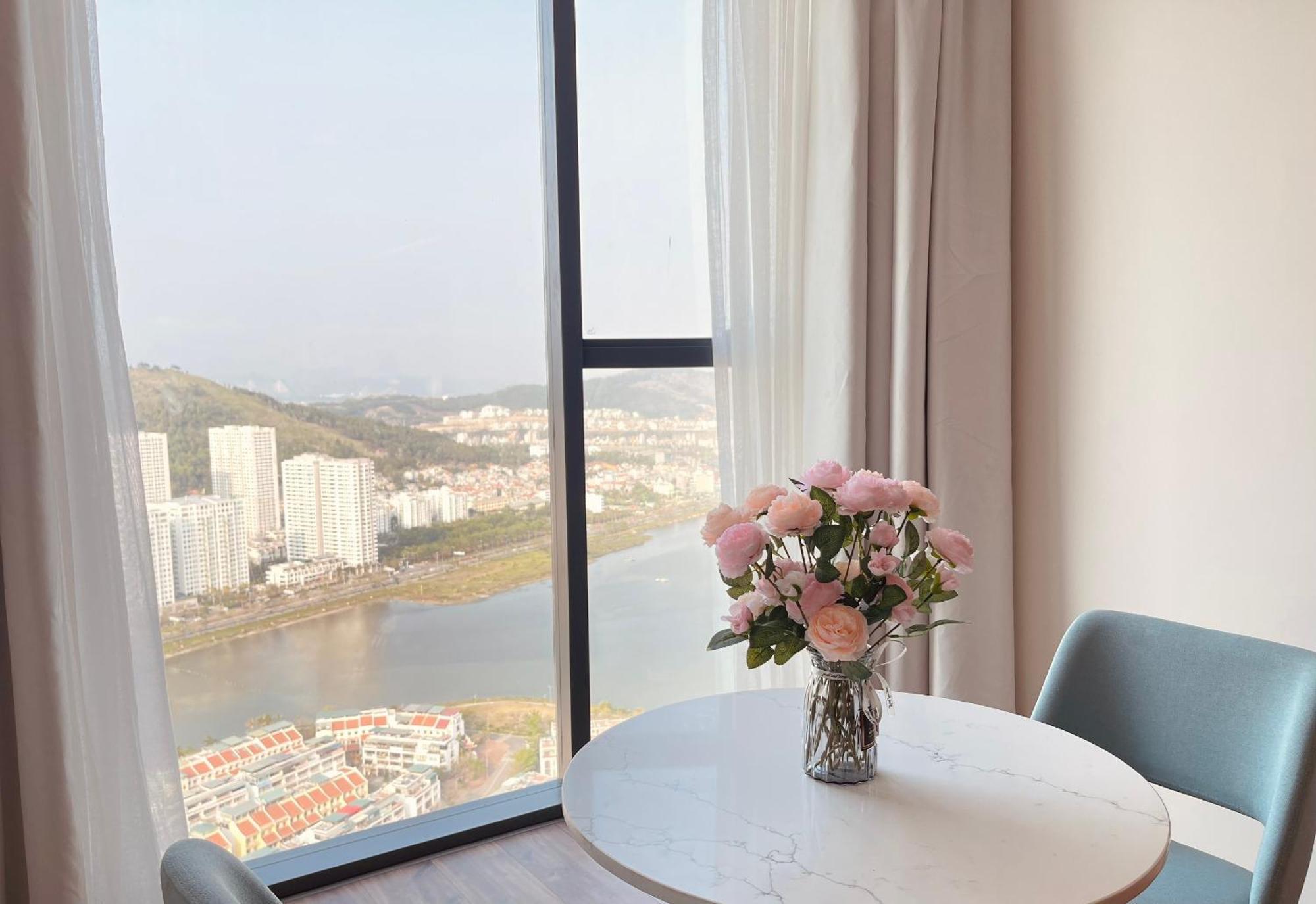 A La Carte Halong By Mapstar